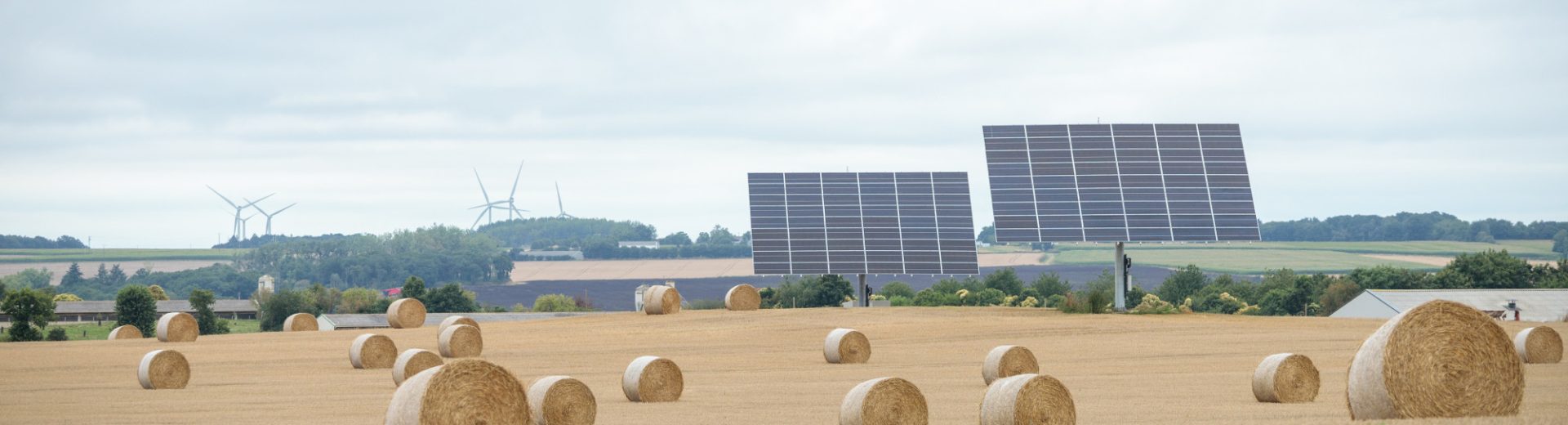 EUREDEN 31072025 DANY ROCHEFORT 160 Champ Paille Tracker Solaire Éolienne